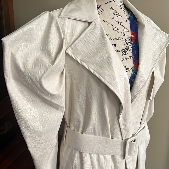 Faux Leather Single Breasted White trench w Statement Sleeve - Picture 6 of 15